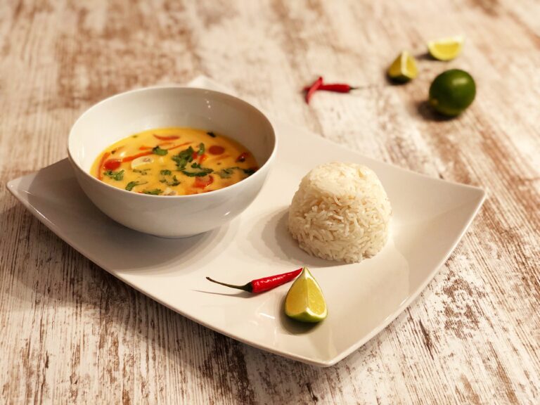 Kokos-Limetten-Suppe mit Reis